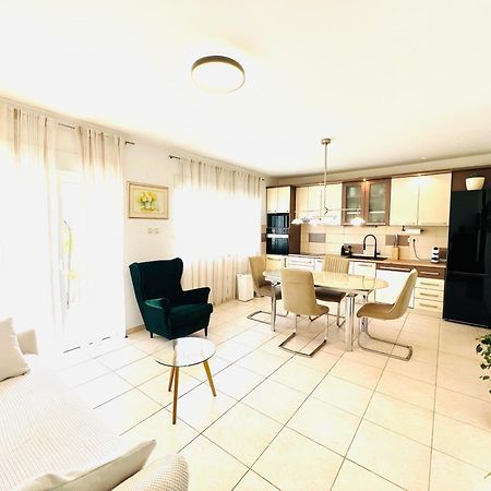 Apartment Sirius Podstrana Bagian luar foto